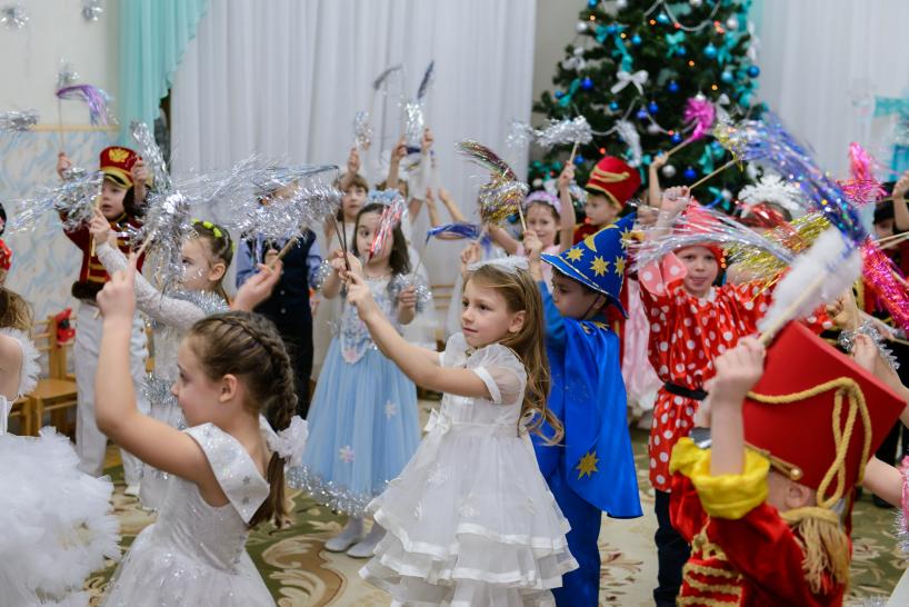 Новогодний утренник в детском саду подготовительная группа